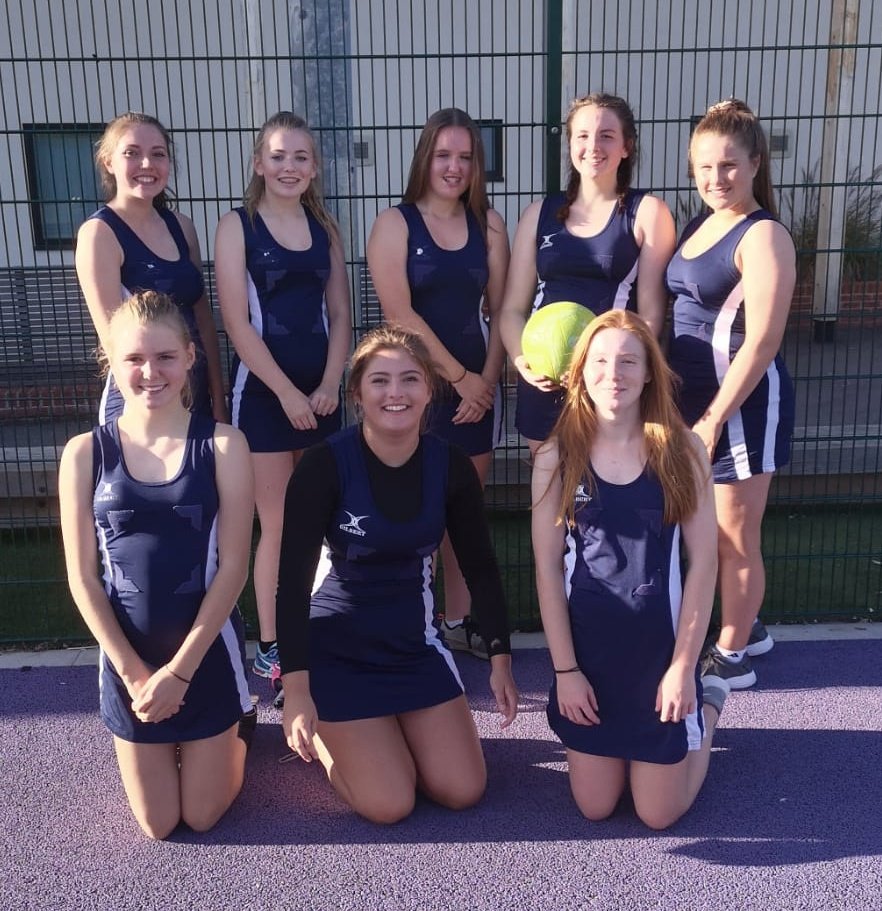 Wavell_PE's tweet photo. Defeat for the Year 10 Netball girls tonight at Weydon (16-11) but another convincing victory the 9s who ran out 20-2 winners. Fleur (10) and Jas (9) were players of the match. #teamwavell https://t.co/5t55GSstwQ