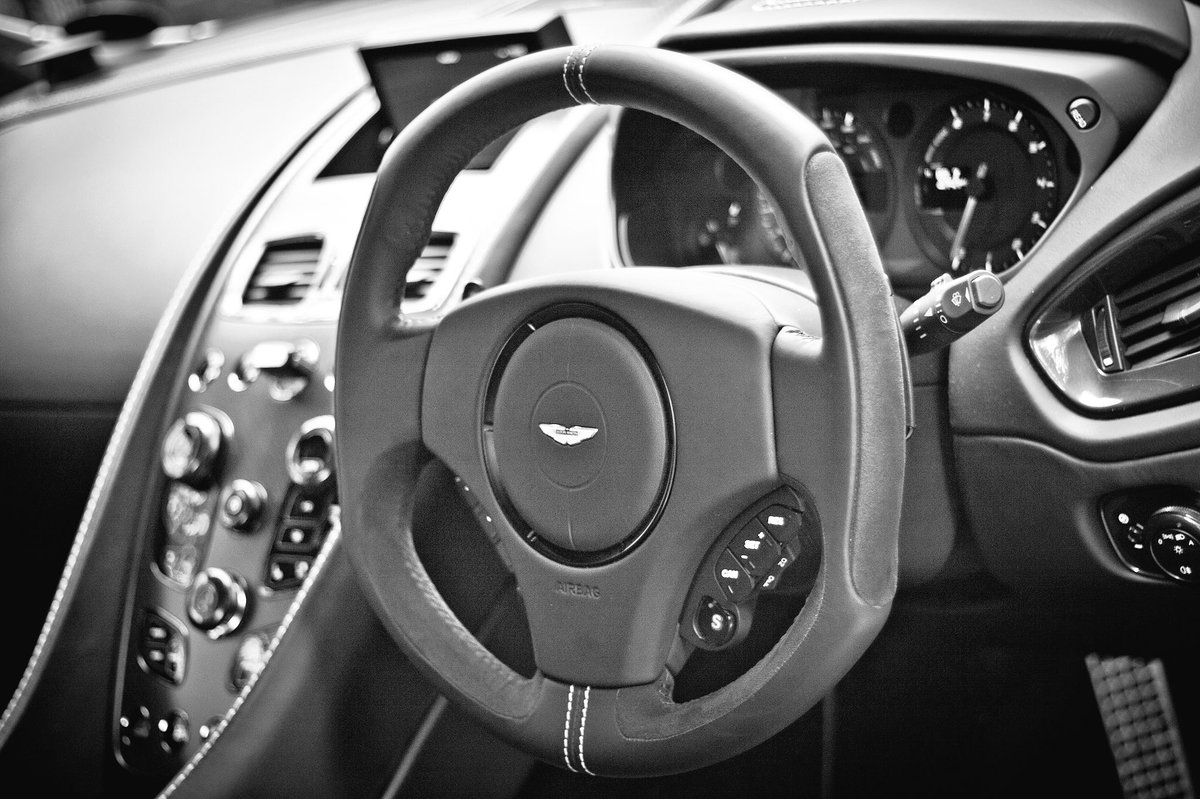 readyluxtrav's tweet image. Now who said the wheel had to be round? 🤔(2/3)

#astonmartin #vanquish #V12 #jamesbond #handmade #england #luxury #supercar #motors #readyluxtrav #lifestyle #carporn #London #square #steeringwheel #astonmartinvanquish