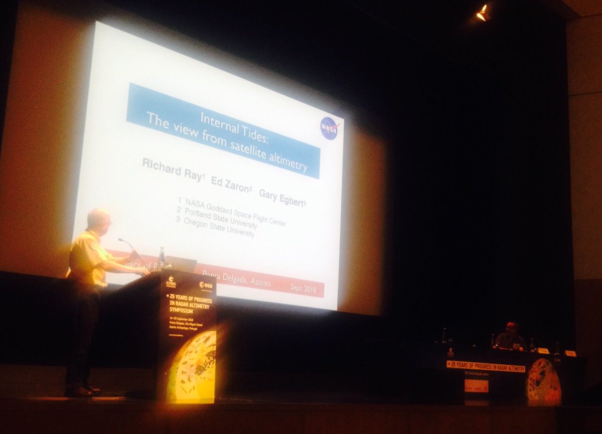 10/10 for screen size at #25YPRA. Appropriate that Richard Ray's talk has a nice glow to it.