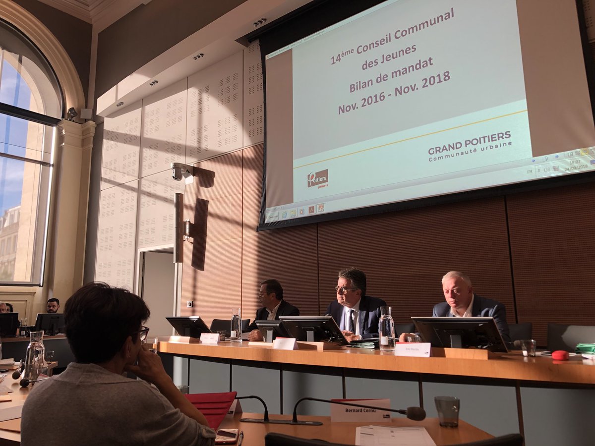 FraBlanchard's tweet photo. Discours de fraternité de la part d’#AlainClaeys qui rappelle, au delà du débat d’actualité, l’engagement sans faille et quotidien de notre majorité sur la question de l’accueil et de l’intégration #CMPoitiers #Poitiers https://t.co/3wBlRXf7fN