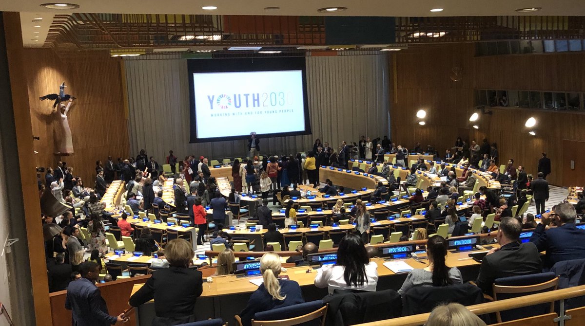 worldbankgroup's tweet image. President @JimYongKim: My plea to young people: Force us to make the right decisions so you can live in the world that you want. #GenUnlimited  #UNGA