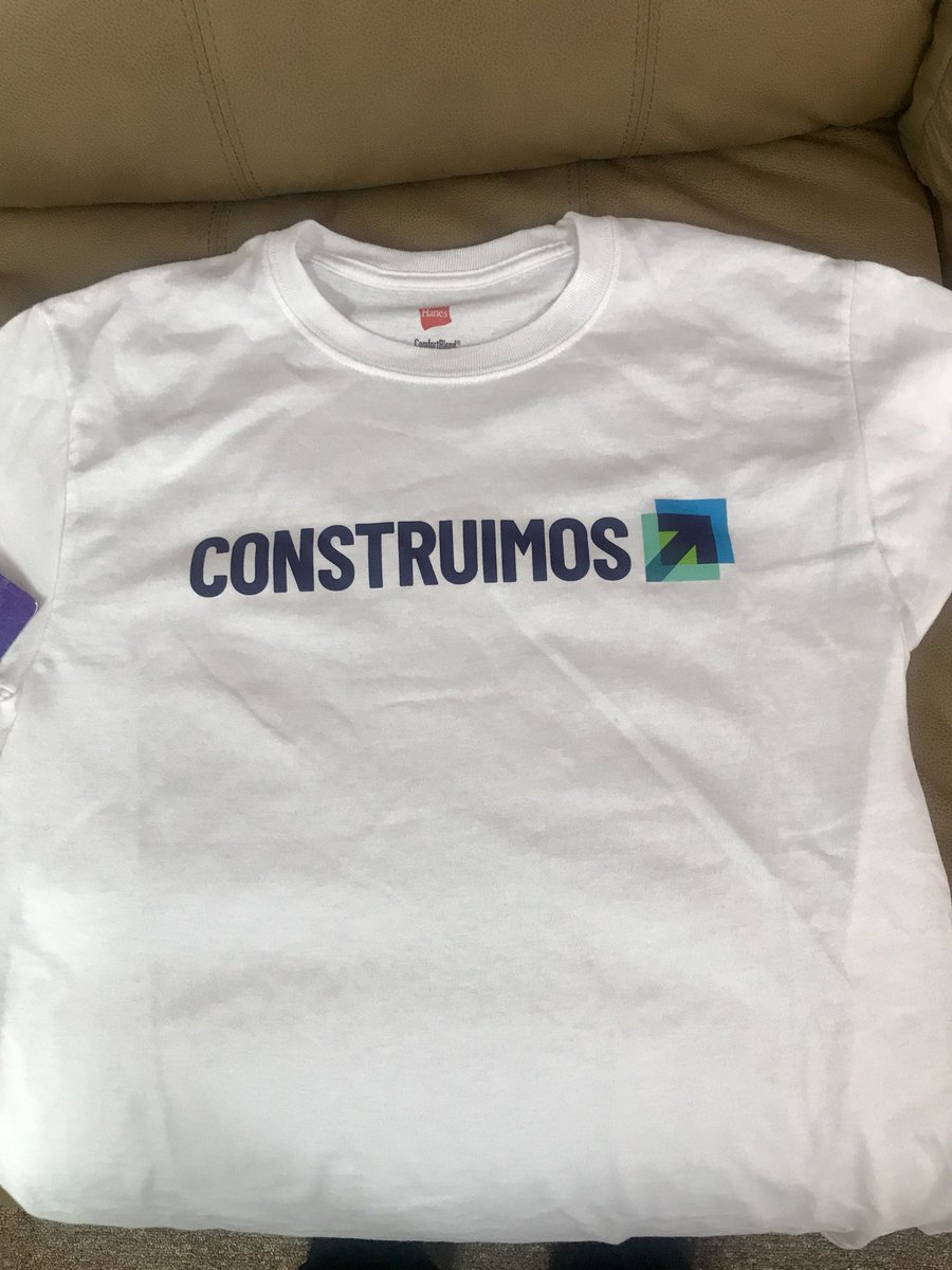anibalacevedo's tweet photo. No hay dinero para los techos-tapar boquetes y reconstruir a PR. El Gob se queja de FEMA y del gob federal. Pero para campaña de publicidad y en azul PNP, para eso sí hay $-prensa escrita-radio-tv-billboards-hasta camisetas!! Los $ para los damnificados en camisetas. Insensible. https://t.co/NoMkwNNjeQ