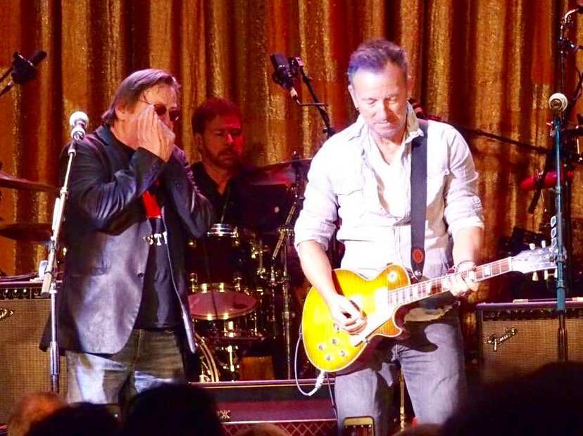 WeeklingsMusic's tweet photo. Smokestack Weekling with Bruce and Johnny.... So cool.
#weeklings,#southsidejohnny,#brucespringsteen https://t.co/ahAOCRbXzm