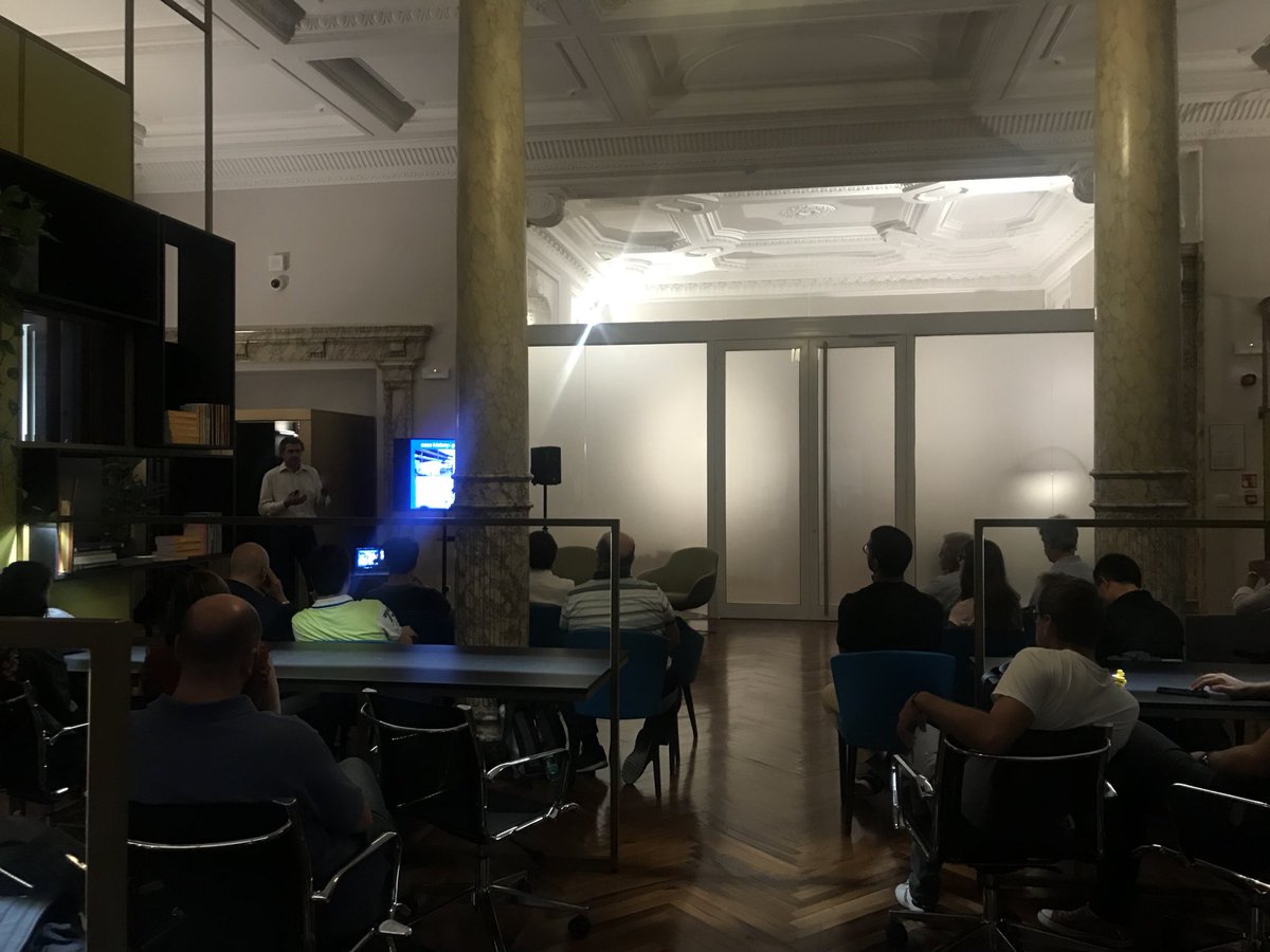 carlettab's tweet image. Quando sei in una curva cieca a 150km in pista con una moto e vuoi migliorare guarda le montagne. Nella vita, almeno una volta, tutti dovrebbero parlare con @MarcoCalvelli noi in @CopernicoWork #torino Garibaldi, lo stiamo facendo ora, livello altissimo 😍#taichi #innovazione