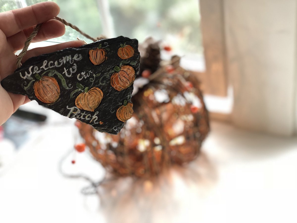 WBoundMasshole's tweet photo. So cute, just in time for fall 🧡🎃 @JulEArtworks https://t.co/yDVZitiqLR