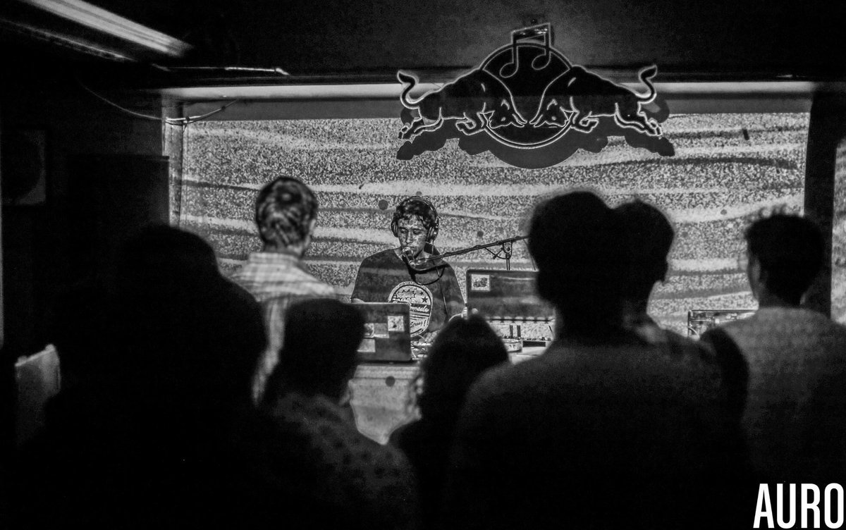 consolidate tweet media