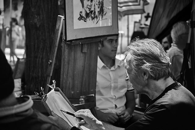 True artists in their element. Walking through this creative hub in #montmartreparis was joy to experience. Standing behind and beside some them, developing this portrait of perfection from every line is truly inspiring. The attention, focus and calibre … ift.tt/2QUizW3