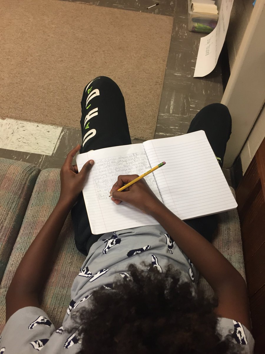 MrsFernsClass's tweet image. Drafting our small moment stories #flashdrafts #writersworkshop