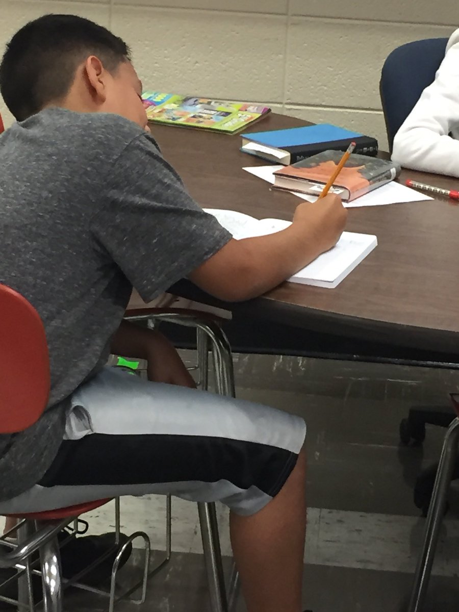 MrsFernsClass's tweet image. Drafting our small moment stories #flashdrafts #writersworkshop