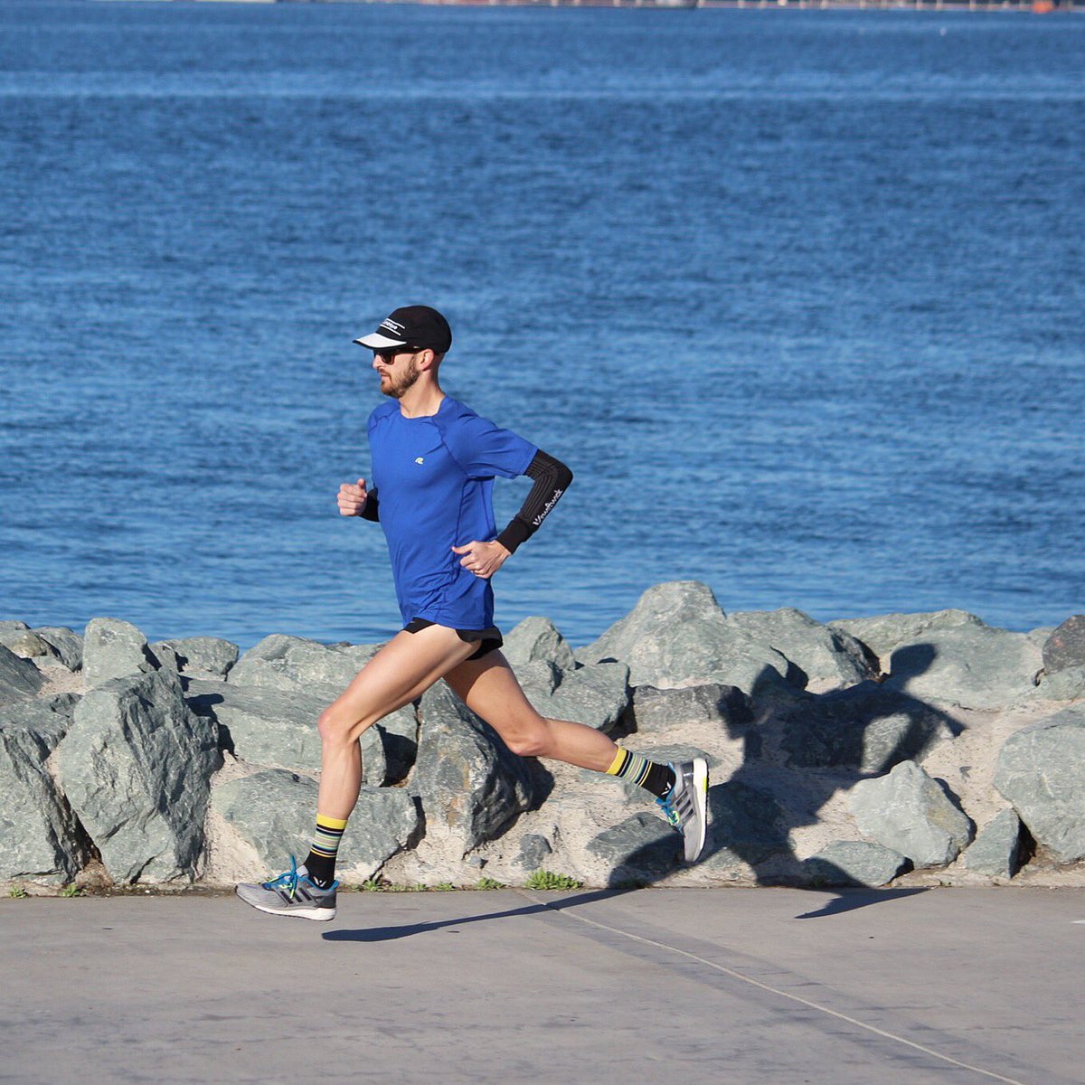 IonLoop's tweet photo. Run into the loop. #IonLoop 🧡#Running #Runners #Run #Fitness #Adventure #IonLoopBracelet #NegativeIon #Magnets  #WinnersCircle #RunnersWorld #RunFaster #Marathon #HalfMarathoner #FitnessWomen #FitnessLife #runningterritory #runningday #runningworld #Runstagram #XC #CityRun https://t.co/34uc3b6SX6