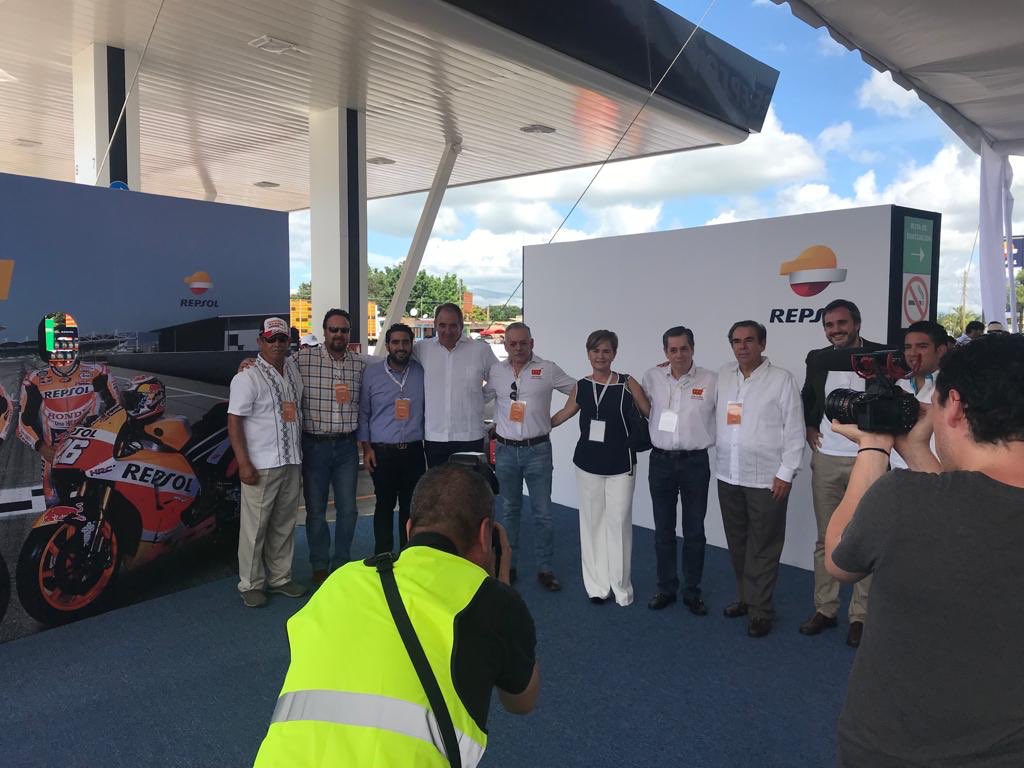 Octanfuel's tweet photo. Evento de inauguración de la primer estacion #REPSOL en el estado de #CHIAPAS https://t.co/fs5vV6ZdVz