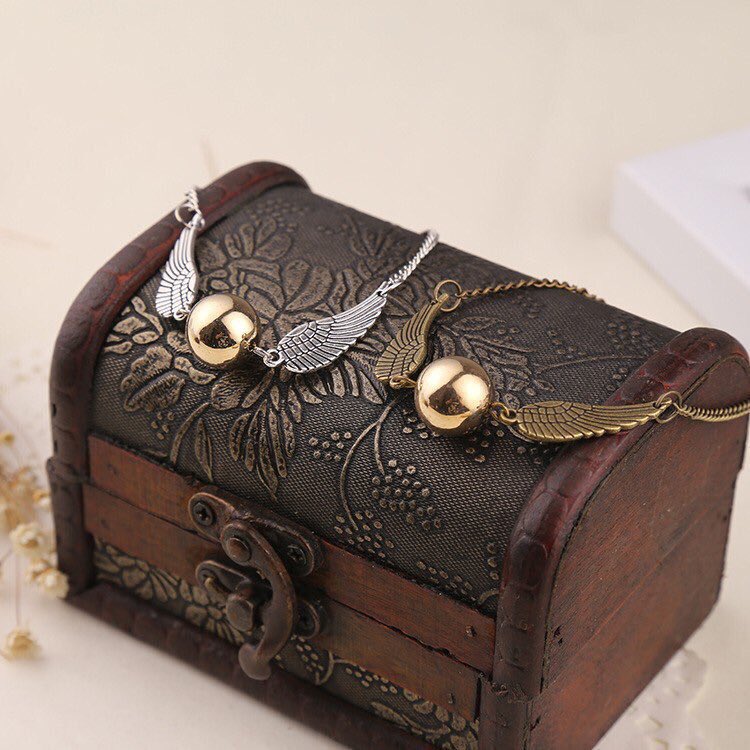 TrendCouch's tweet image. Deathly Hallows Golden Snitch Bracelet 😍😘

Buy here: trendcouch.com/catalog/deathl…