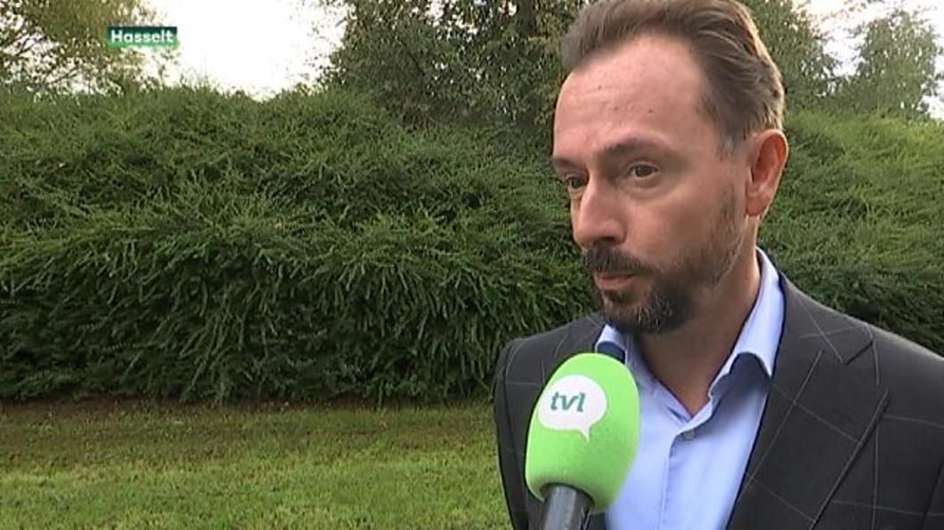 TVLbe's tweet photo. UNIZO: Onaanvaardbaar dat Brussel in Limburg het licht uit doet https://t.co/glbg6cls58 #tvlnieuws https://t.co/q24XDPypRY