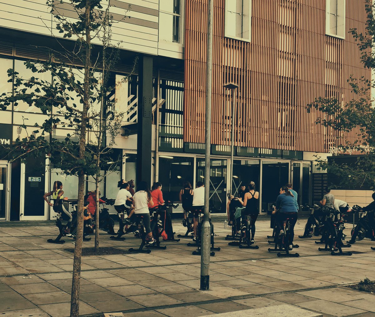 ColindaleReview's tweet image. Members of @PG_Colindale making the most of the end of the Indian summer. A community that spins together wins together! #shouldjoinin #toolazy #colindale