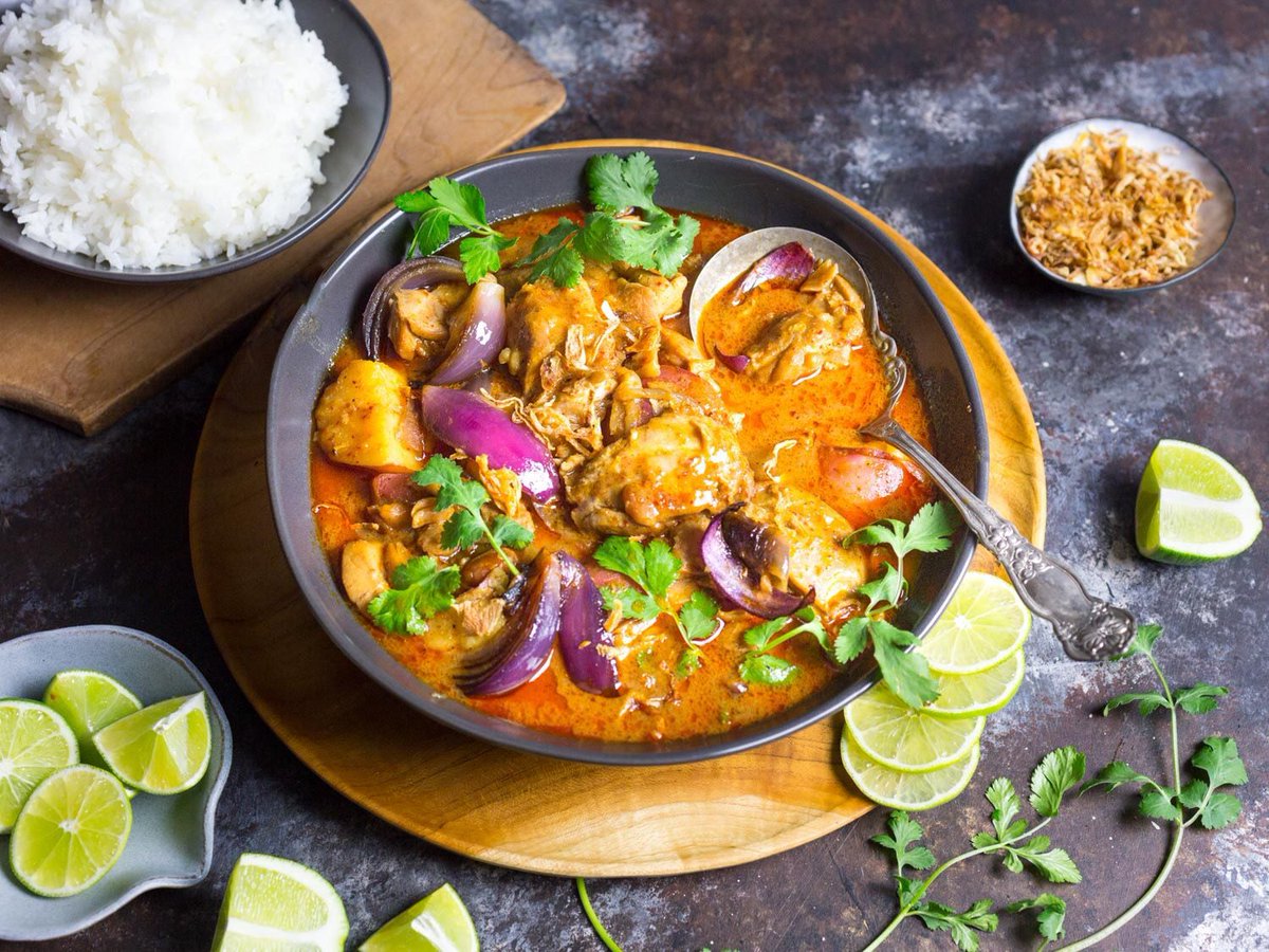 And people are JUST getting hip to this, Massaman curry! Wooo get it with the chicken or beef! Hearty, THICC!