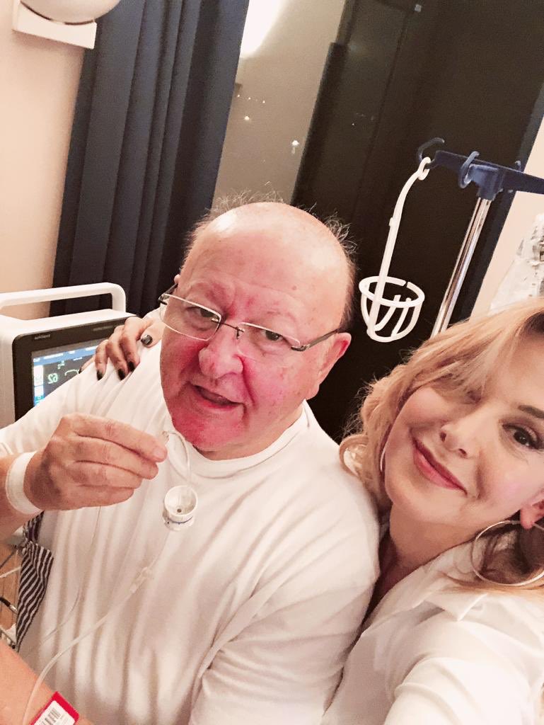 carmelitadurso's tweet photo. Un bacio da @MassimoBoldi che finalmente sta bene dopo l’operazione al cuore 😍😍😍#amiciziavera #friendlove #amicisempre #carmelitasmack #buonaserata https://t.co/nJo3qcqH5Y