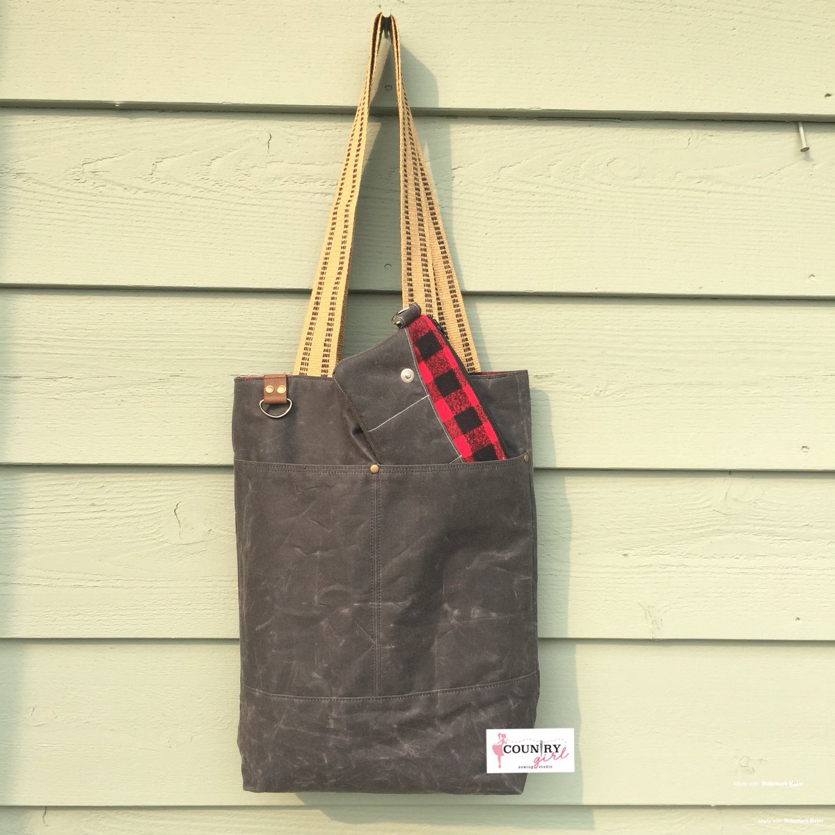 VTjentland's tweet photo. Buffalo Plaid anyone?? 😍. #buffaloplaid #waxedcanvas  #handmade #perfectforfall #purseoftheday #tote #wallet #trending #countrygirlsewingstudio #shopcountrygirlsewingstudio #countrygirlss https://t.co/QeVJf9UnxL