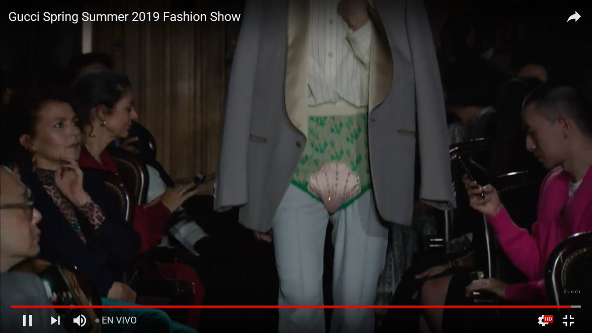 TeamAngel_Hoes's tweet photo. hahahahahhahahaha es enserio??? 
no comprendo la moda deberas xD #KAIxGUCCI19 @weareoneEXO https://t.co/xA0h76Br0W