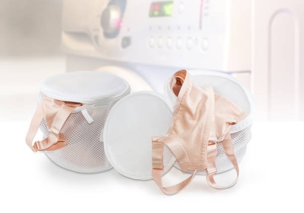 _theadora's tweet photo. Washing your bras by hand can help extend their lifespan. Short on time? Slip them into a mesh bag before throwing them into the wash so they don't get tangled up with the rest of your clothes. https://t.co/bVv8SaQ4jF