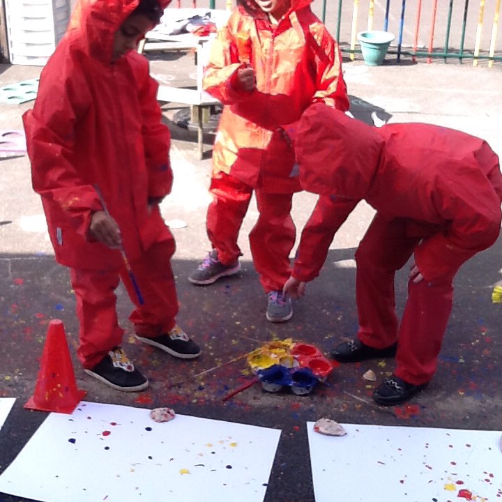 DanygraigP's tweet photo. Year 2 had fun today making drip paintings by following the techniques of abstract painter Jackson Pollock #DYGPFP #DYGPArts https://t.co/MFCNRy7gop