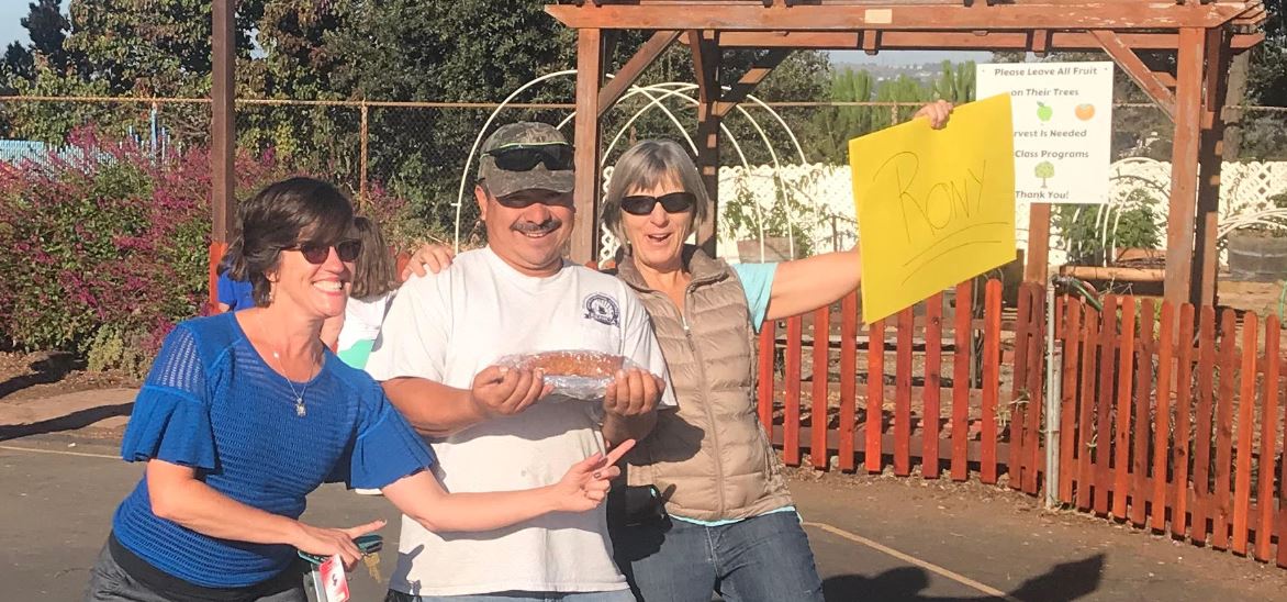 Sheila, Farmar's Master Gardener, showing some appreciation to Rony Estrada for his support of our garden! These two folks are making things happen in our garden! #farmarfalconssoar #schoolgardens #BUSD