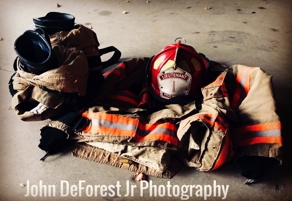 JDeforest1717's tweet image. @holyoke_01040 @GlobeTurnout @ctfirephotographers Holyoke Truck 1 Officer Lt Kraus lays his turnout gear to check it before shift. #ctfirephotographers #holyoke #local1693