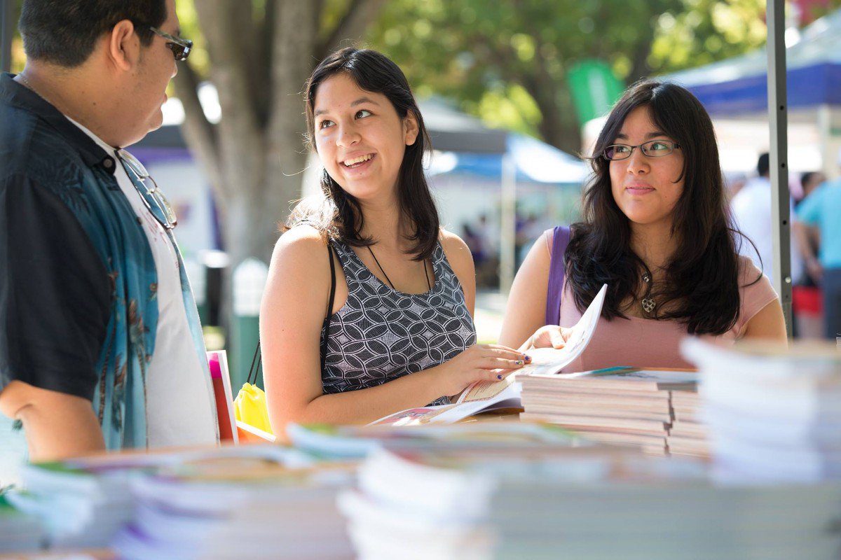 calstate's tweet photo. Interested in attending a CSU? Students, parents &amp; educators are invited to College Night to learn more about admissions, financial aid and more tomorrow, September 25 from 6 p.m. to 8 p.m. in Pasadena: https://t.co/apKW7ssN1r. https://t.co/Y3OAFs1KcO