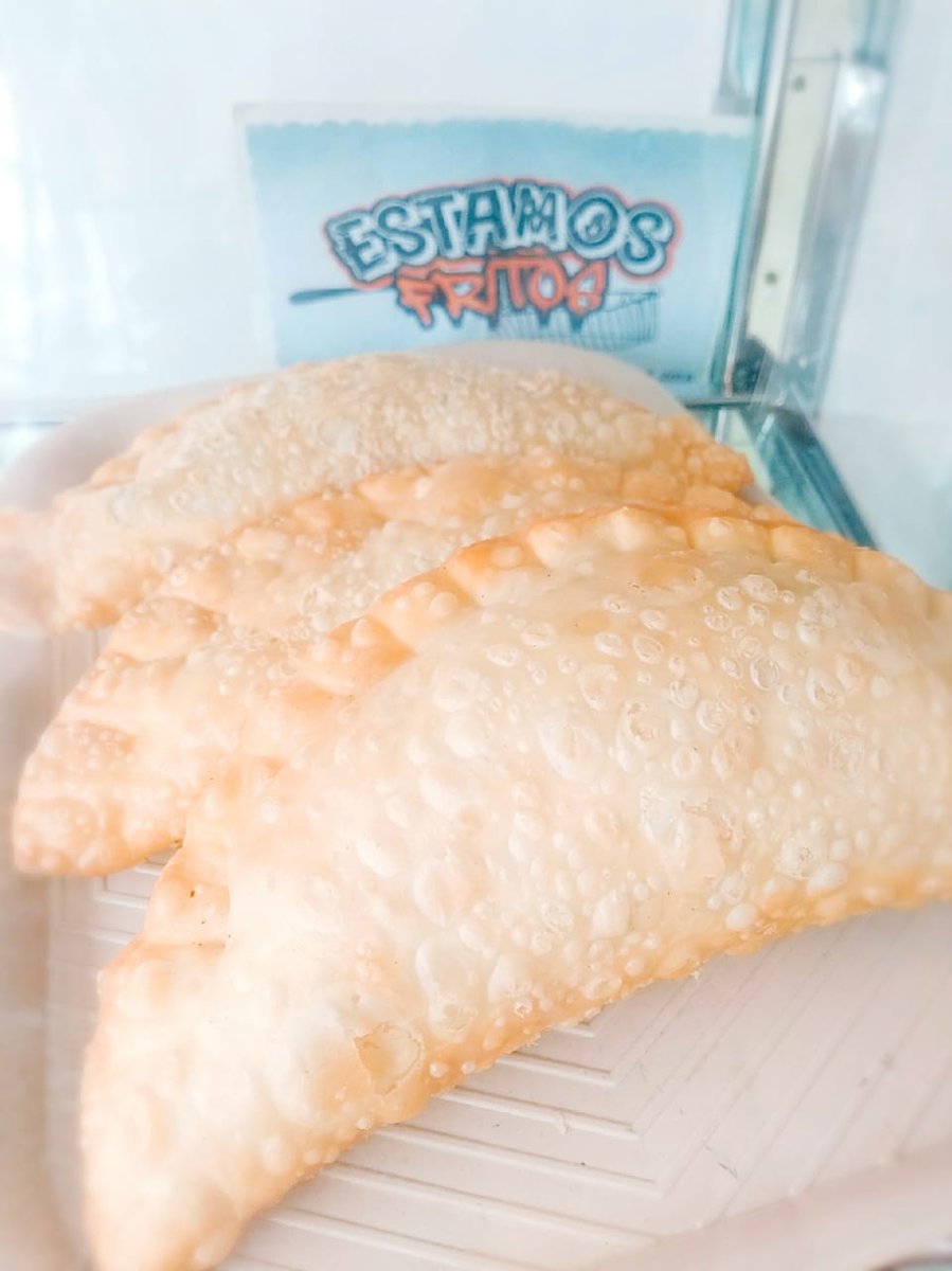Las mas ricas empanadas las tenemos en #EstamosFritos puedes tambien pedir una personalizada! 

Te esperamos en la cll 76 #22-09 Local 5 😎😍