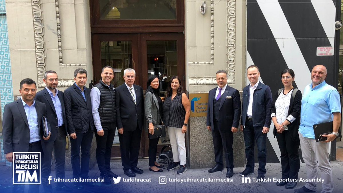 turkihracat's tweet photo. Cumhurbaşkanımız Sn. @RT_Erdogan’ın heyetine eşlik eden Başkanımız Sn. @ismail_gulle ve #TİM Yönetim Kurulu Üyelerimiz New York’ta hizmet veren Türkiye Ticaret Merkezi’ni ziyaret ederek #Hazırgiyim ve #Halı sektörlerimizin faaliyetlerini yerinde inceledi. #TTM https://t.co/siId0BZY6V