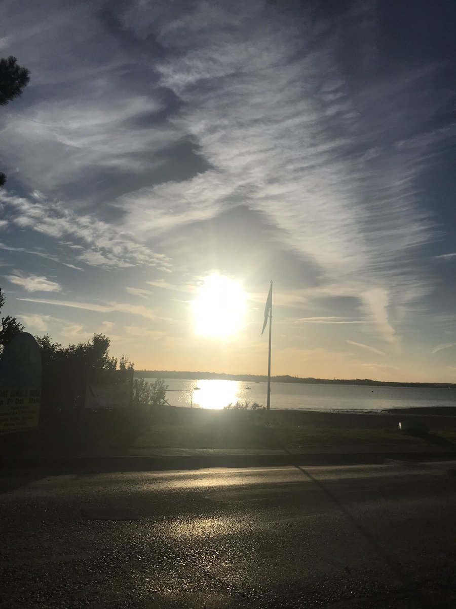 slatewineracks's tweet photo. Stunning #mondaynightrun #rvcp @RoyalVictoriaCP #solent #hampshire #stonegeek https://t.co/s2ilnxu7cA