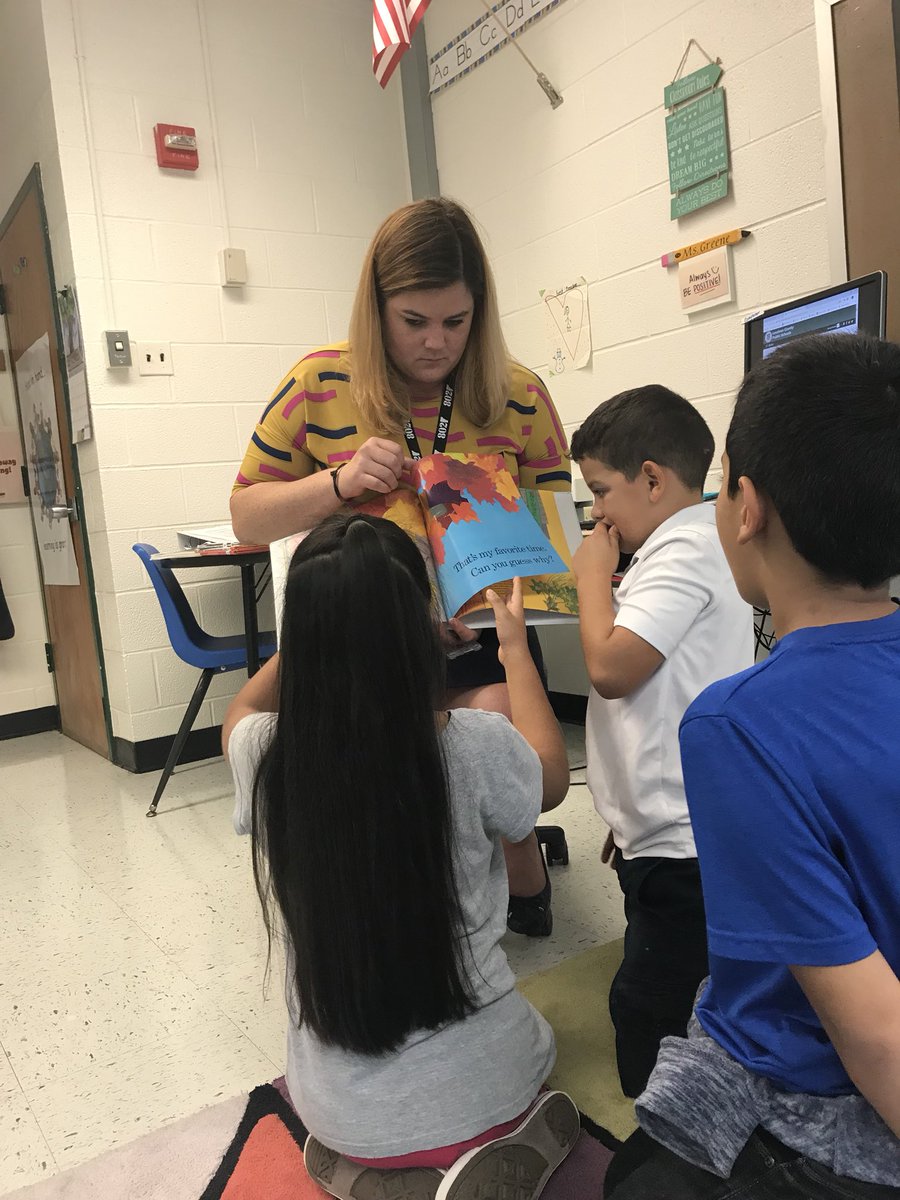 LJSprowls's tweet photo. S’s Reading with @Ms_Greene_ ! They are learning their colors in English and teaching me my colors in Spanish 😀 #teamwork @GuilfordEle #GatorsDeserveIt19 https://t.co/xyzwY6uHX9