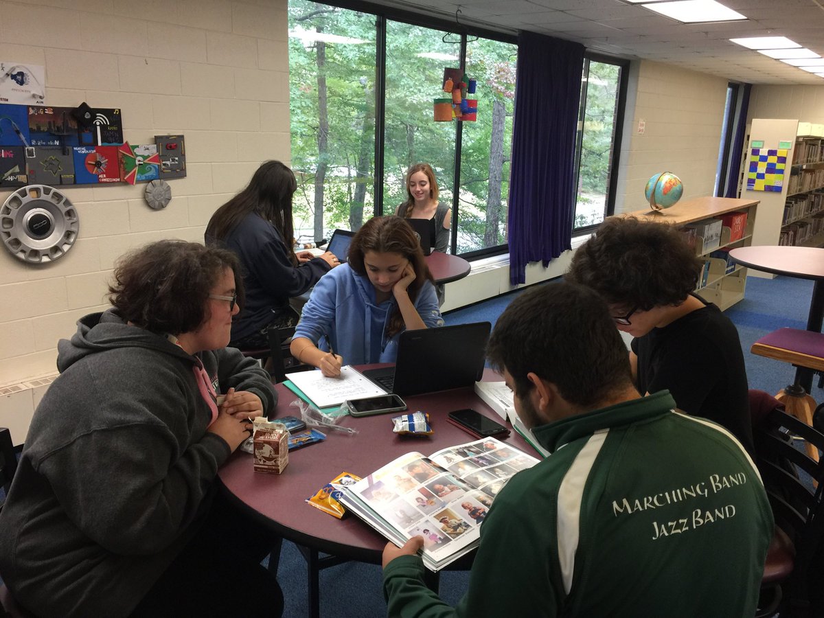 jatada's tweet photo. First day of YOUiversity in the Bartlett Library! https://t.co/xti7waX6fa