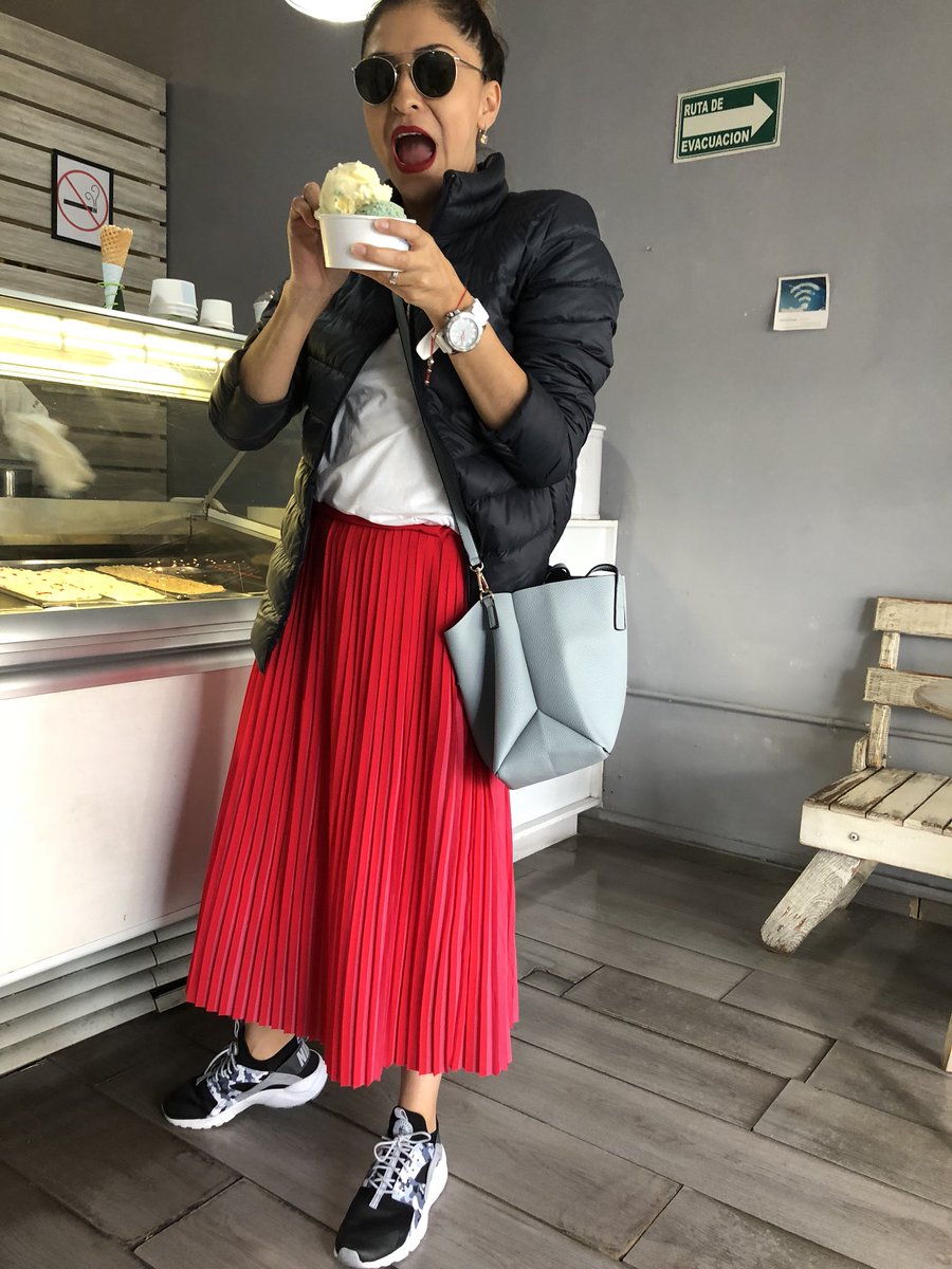 kikiFlorez's tweet photo. Lunes✌🏻 #Coldbeat #iniciandolasemana #CDMX #feliz #vamosporlostresmesesquefaltan #yporlaalta https://t.co/TKnI71rDzA