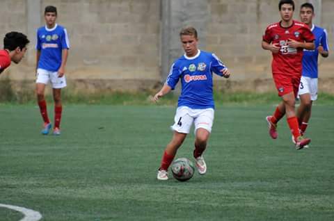 VinExt: El futbolista venezolano Abraham Hernandez Quiroz se encuentra miltando en el CD Colonia Moscardo (Preferente Madrid) de España. Abraham Hernandez a mediocampista de 18 años, quien jugara en Venezuela (Dep. Gulima, Atletico Venezuela, Petare FC).