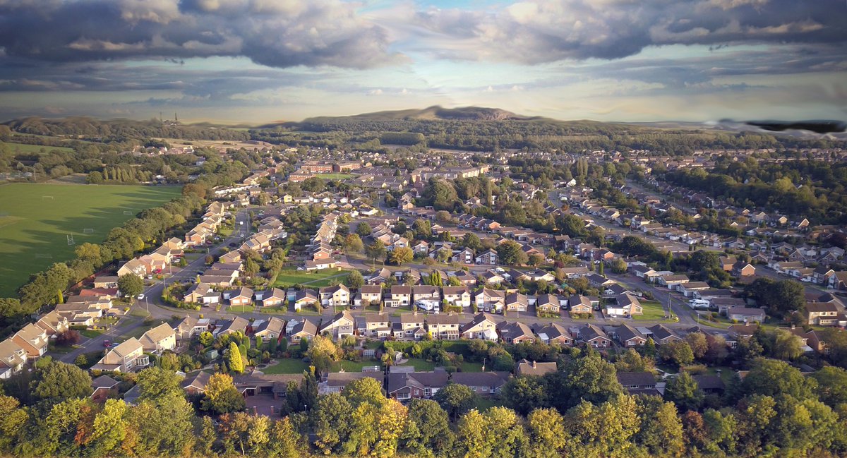 V1Aerial's tweet photo. The early evening light in #Autumn is stunning over @changecoalville 
#Coalville #Drone #DJIMavicPro https://t.co/3RL24KStx9