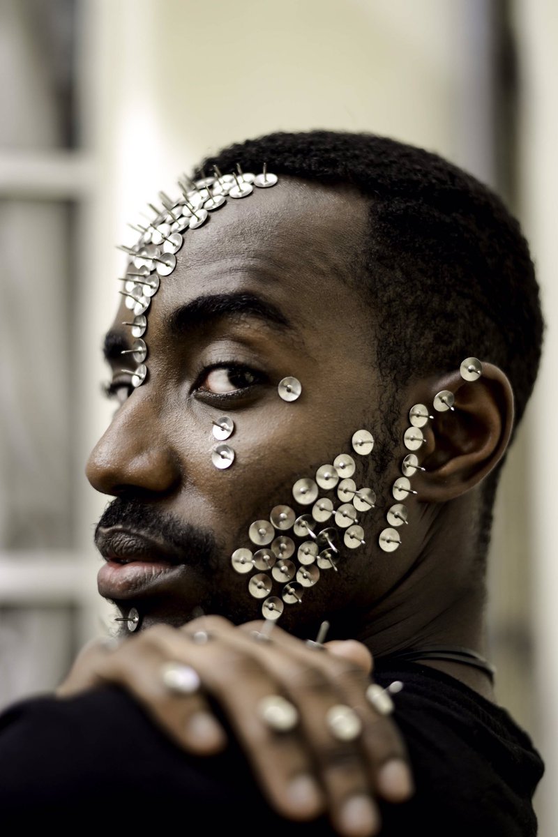 kalamba_down's tweet image. Q: name a sport where pins are involved 
@firsteatit : skipPINg😂😂😂 
#editorialmakeup #avangarde 
Pc📸 @GathigiaKinyua 
Mua: Dennis Karuri
Concept : @firsteatit