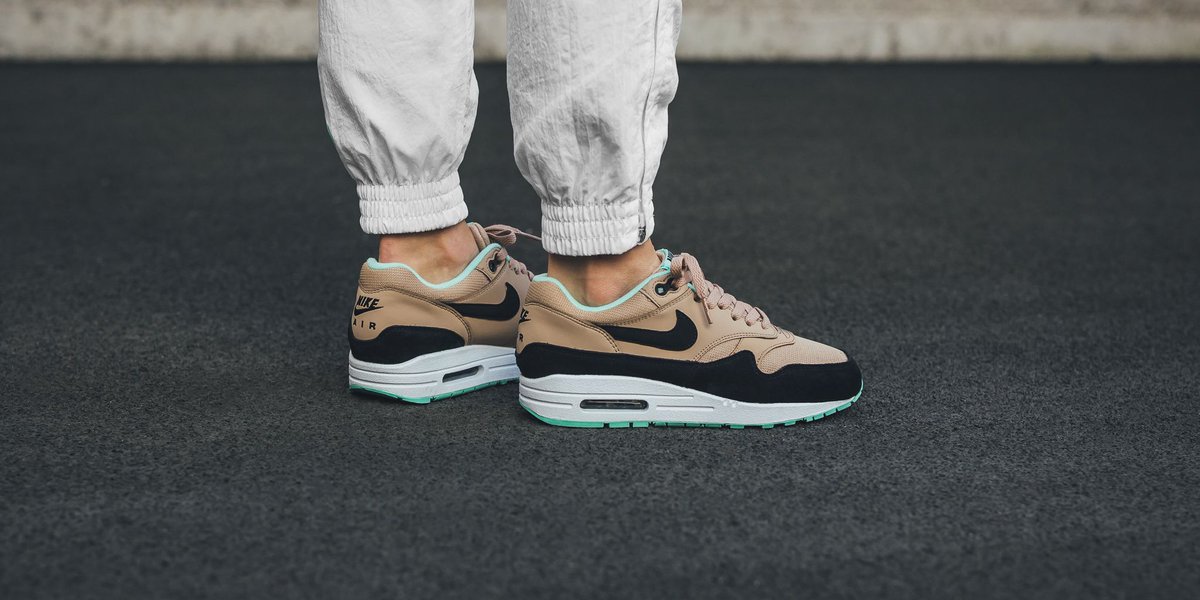 nike air max desert green