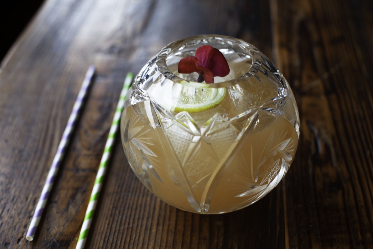 wolfinthefog's tweet photo. 'Royal Tofino Gold Club' Punch Bowl!
gin, fino sherry, absinthe, ginger honey, lemon, roiboos tea
#wolfinthefog #wolfdrinks #punchbowls #strawssuck #paperstraws #tofino https://t.co/M2EWp5yGUt