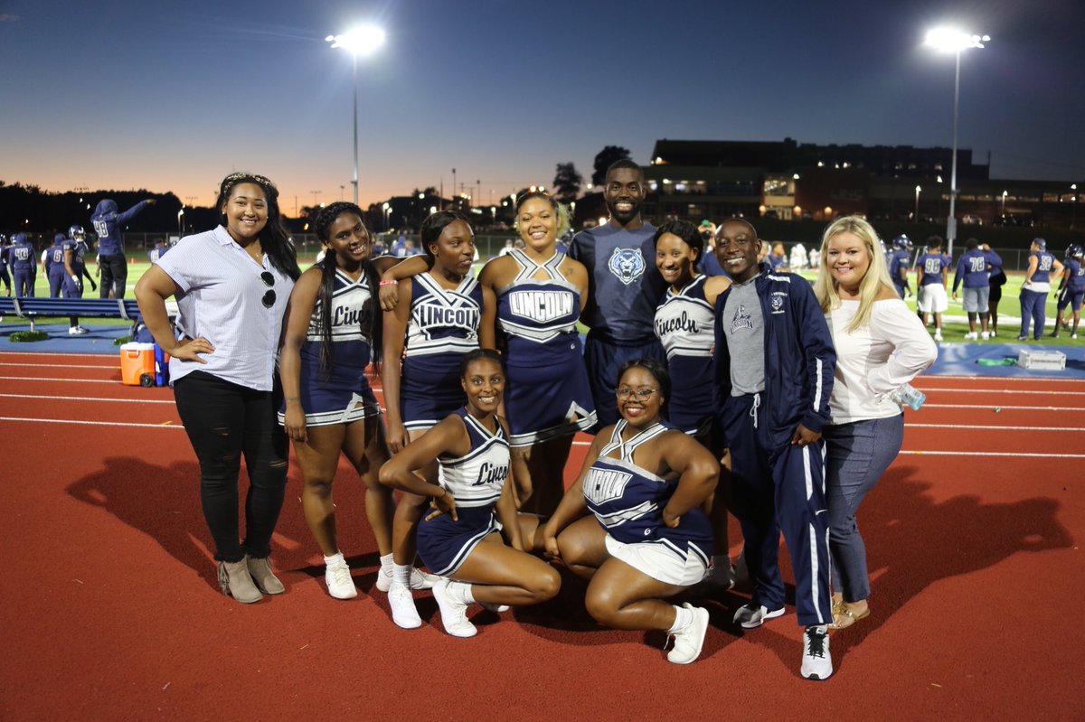 CheerleadingLu's tweet photo. Saturday was fun cheering for a BIG Blue Tigers WIN!!! https://t.co/UpSu4sibWd