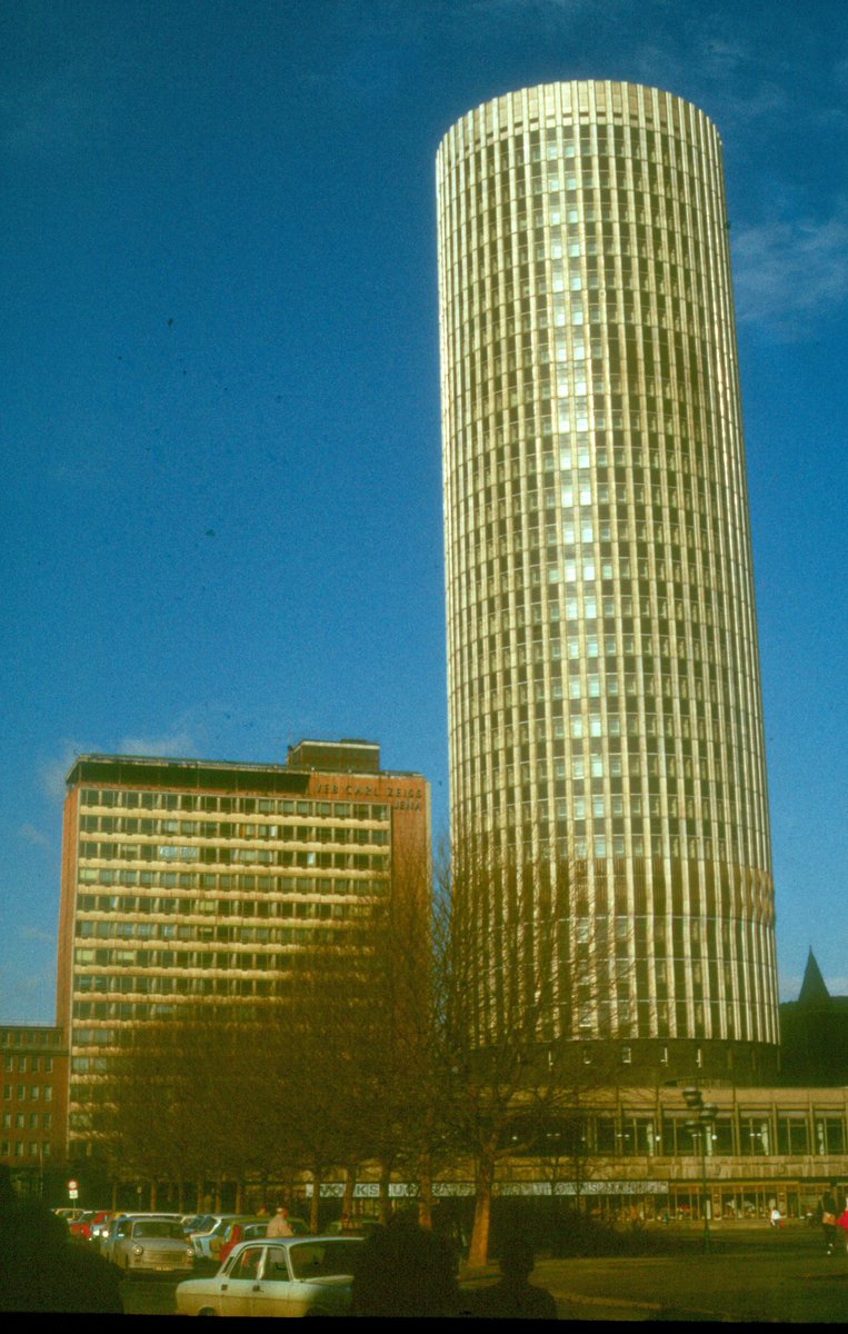 DDROffiziell's tweet image. Universitätshochhaus Jena, 1990 #Jena #Uniturm #Jentower #CarlZeissJena #DDR