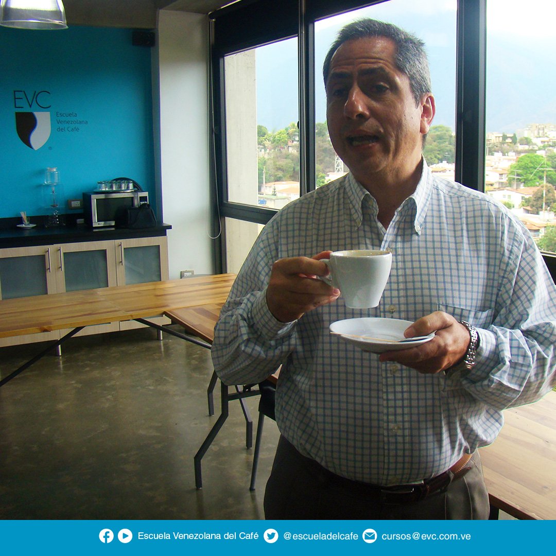 EscuelaDelCafe's tweet photo. Brindar atención al cliente  como  artista reta lo mejor de nosotros mismos. Es una dimensión del  profesionalismo que solo se alcanza cuando se asume como una decisión  personal. @jucarjim #ArteSupremo
Un #BaristaMadeInVenezuela debe ser un verdadero #ArtistaDelBuenServicio https://t.co/SLgOroCwMb