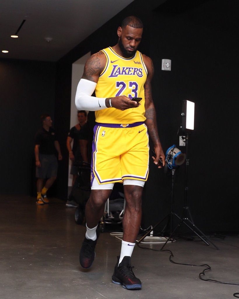 lebron 16 on feet