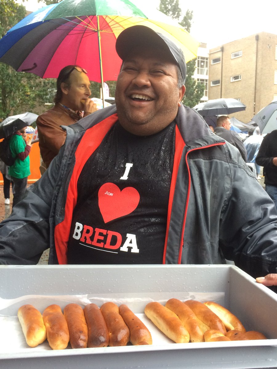TheRedheadDays's tweet photo. Heel veel dank en waardering voor de mensen van Aon: het was mede dankzij jullie weer een geweldig feest 'that will be remembeRED' @Aon_Nederland #rhd2018 #ilovered #aonredheaddays https://t.co/57pChvmPu4