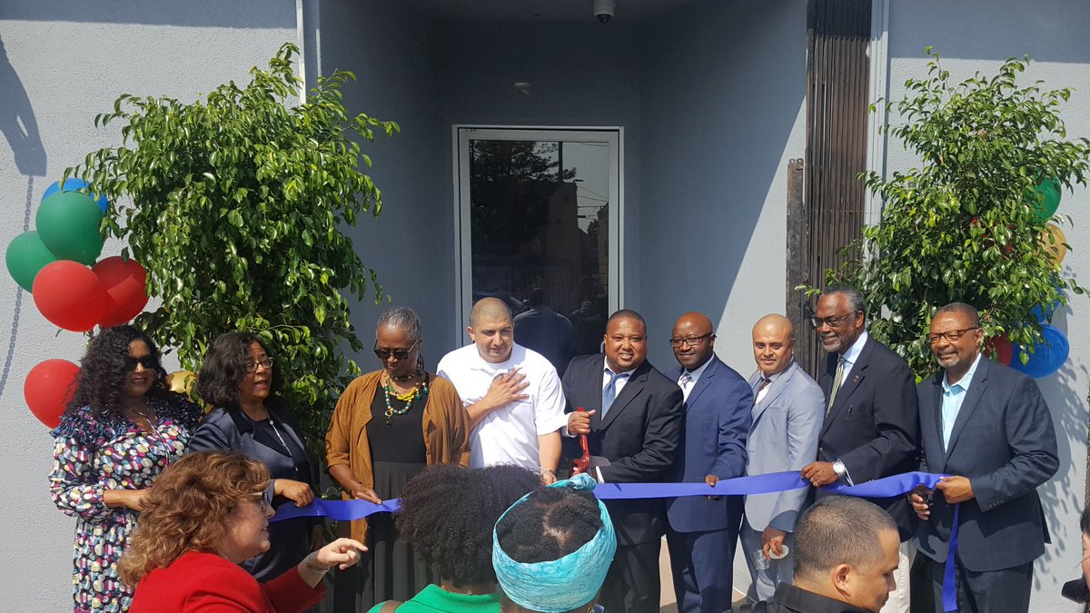SurCentroLANews's tweet photo. @CRCD_SouthLA #Enterprises grand opening has come to a close with speeches made by @JanPerry @CurrenDPriceJr @JonesSawyer59 along with reps for @MayorOfLA @HollyJMitchell @RepRoybalAllard
#HardWorksPaysOff #WorkContinues https://t.co/1hd1Td3rrr