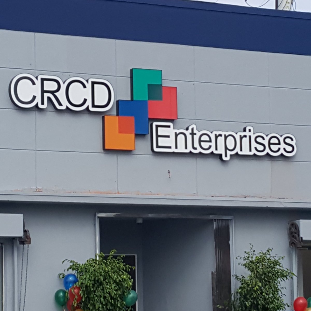 SurCentroLANews's tweet photo. @CRCD_SouthLA #Enterprises grand opening has come to a close with speeches made by @JanPerry @CurrenDPriceJr @JonesSawyer59 along with reps for @MayorOfLA @HollyJMitchell @RepRoybalAllard
#HardWorksPaysOff #WorkContinues https://t.co/1hd1Td3rrr