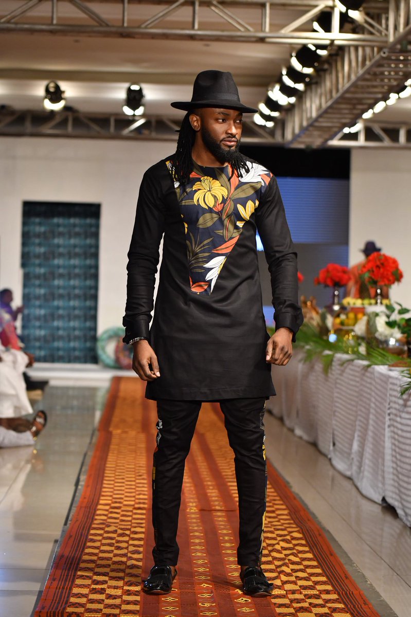 ErentiDesigns's tweet photo. When @siruti and walked out on the runway wearing our exclusive piece on Day 2 of African Fashion Week Nigeria
#picoftheday #blackexcellence #erenti #sba #merrymen #AFWN2018 #confidenceissilent https://t.co/UAtROETJ3d