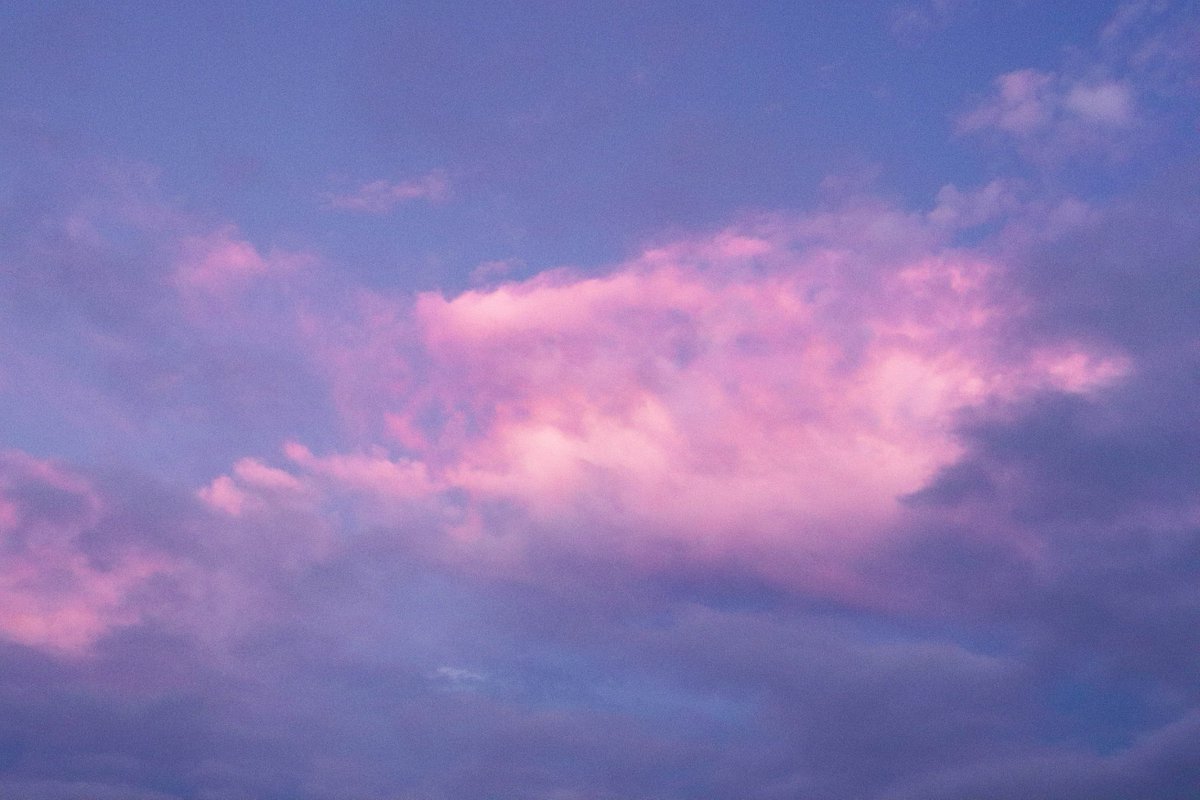 GCCphotos's tweet photo. Took this literally 4 seconds before the sky went dark https://t.co/pc4Cjc5iLO