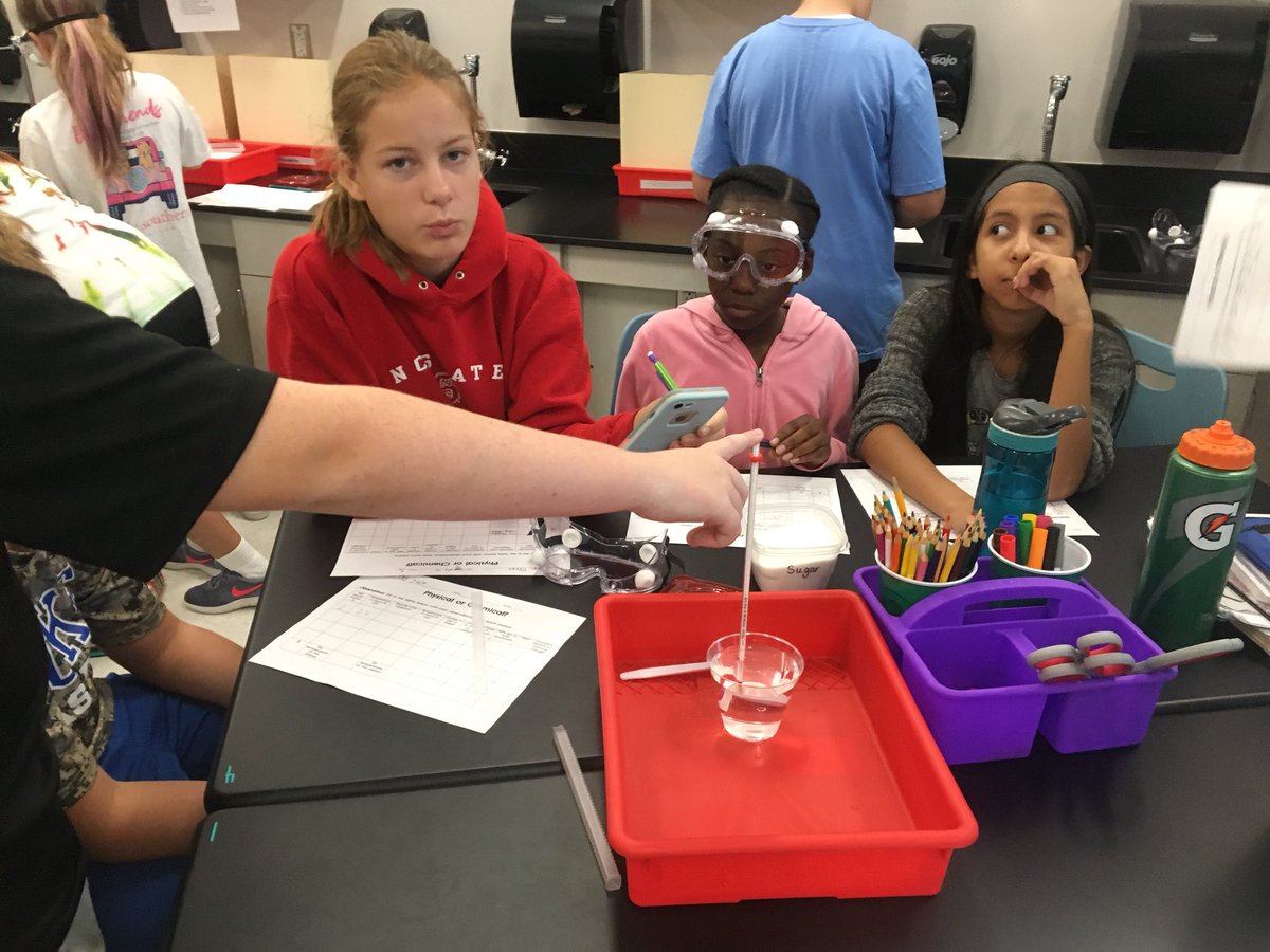 AllisonRatclif3's tweet photo. Labs Galore! Gotta ❤️ chemical and physical changes! @AFMSChargers #CreatingOurCavalry #RatLab https://t.co/heHuF99PBF