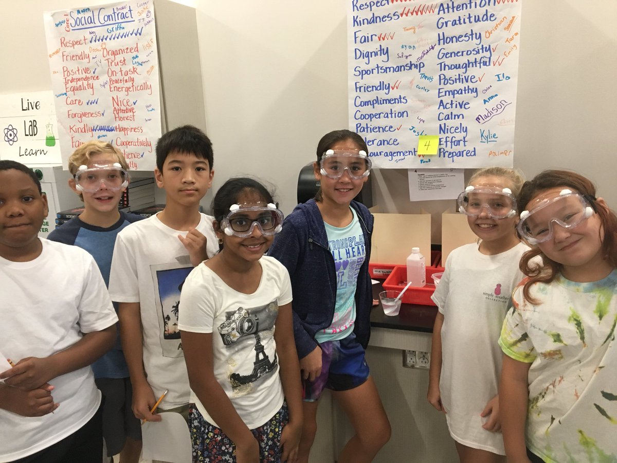 AllisonRatclif3's tweet photo. Labs Galore! Gotta ❤️ chemical and physical changes! @AFMSChargers #CreatingOurCavalry #RatLab https://t.co/heHuF99PBF