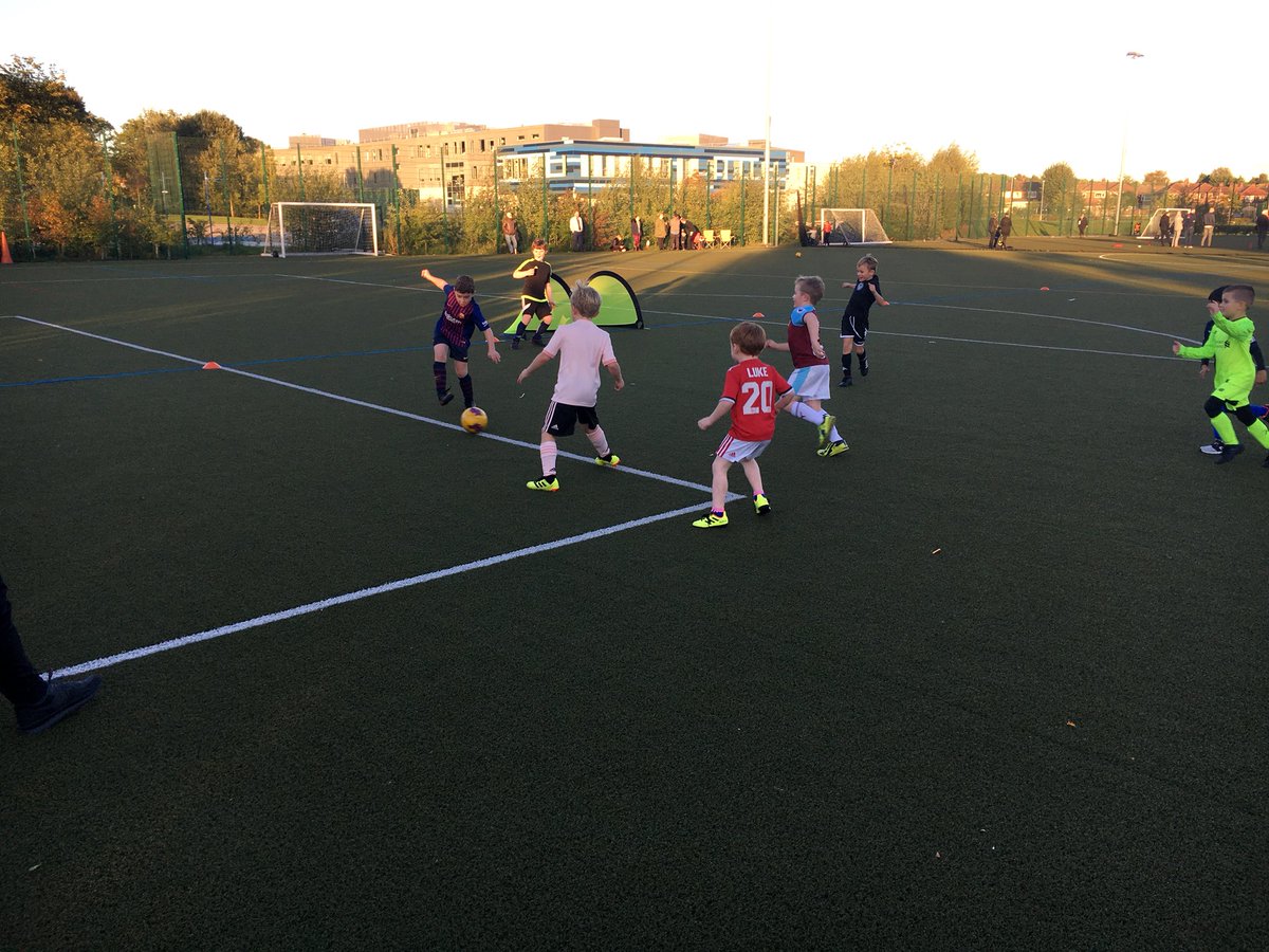 The under 7’s and 8’s loved training tonight and me and coach Matt had loads of fun coaching you keep up the great work wolves <a href="/WorsleyWolves/">Worsley Wolves JFC</a> @EdStartMS <a href="/CoachNick_ESC/">Nick Wilkinson 😎🏆</a> @CoachVic_ESC -coach Jordan